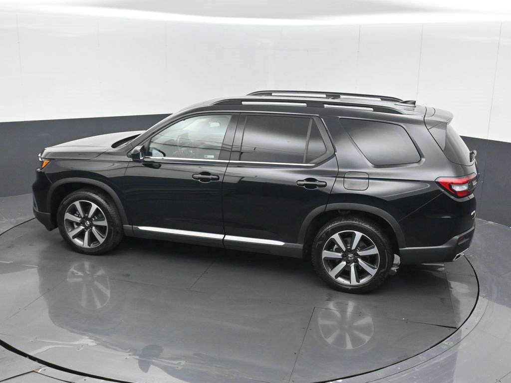 Certified 2025 Honda Pilot Touring image 15