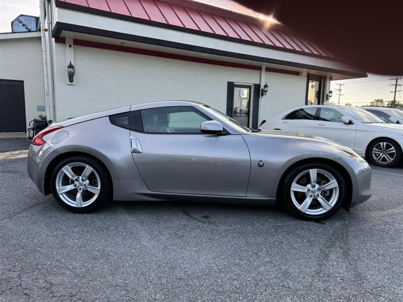 Used 2010 Nissan 370Z Touring RWD image 3