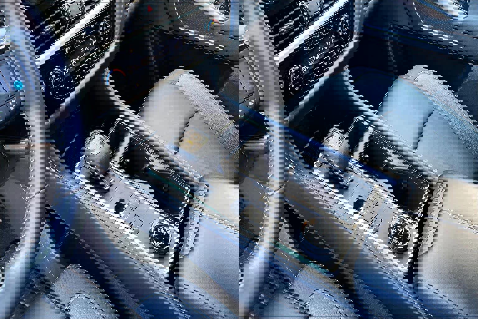 Used 2025 Nissan Pathfinder SL w/ SL Premium Package image 17