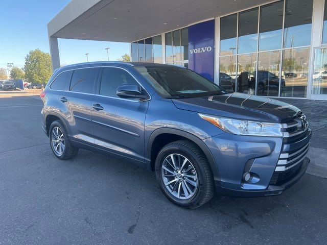 Used 2019 Toyota Highlander XLE image 1