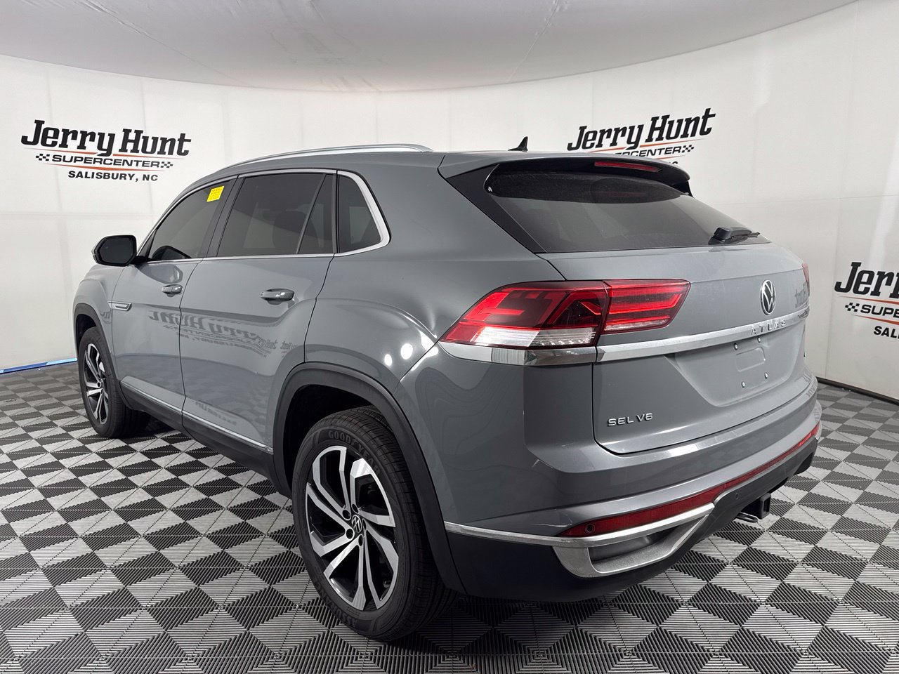 Used 2023 Volkswagen Atlas Cross Sport SEL AWD/4WD image 9