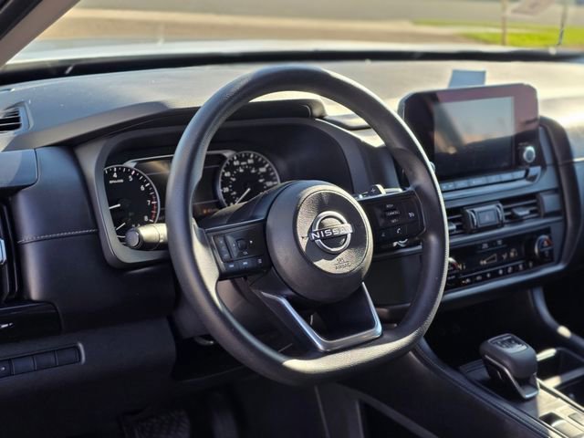 Used 2023 Nissan Pathfinder S image 11
