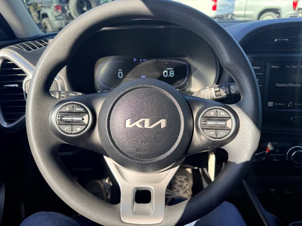 Used 2023 Kia Soul LX w/ Option Group 015 FWD image 17