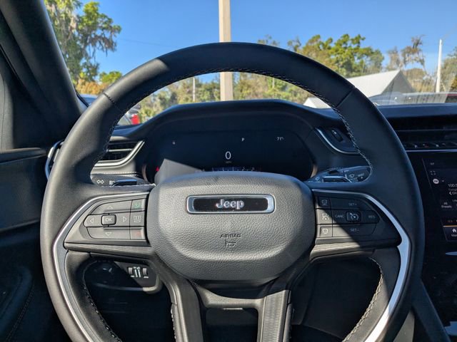 Used 2025 Jeep Grand Cherokee Laredo X RWD image 21