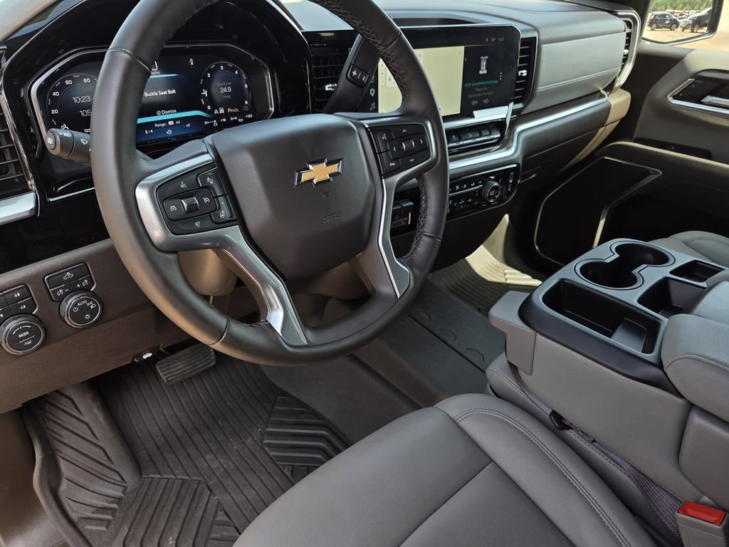 Used 2026 Chevrolet Silverado 1500 LT AWD/4WD image 16