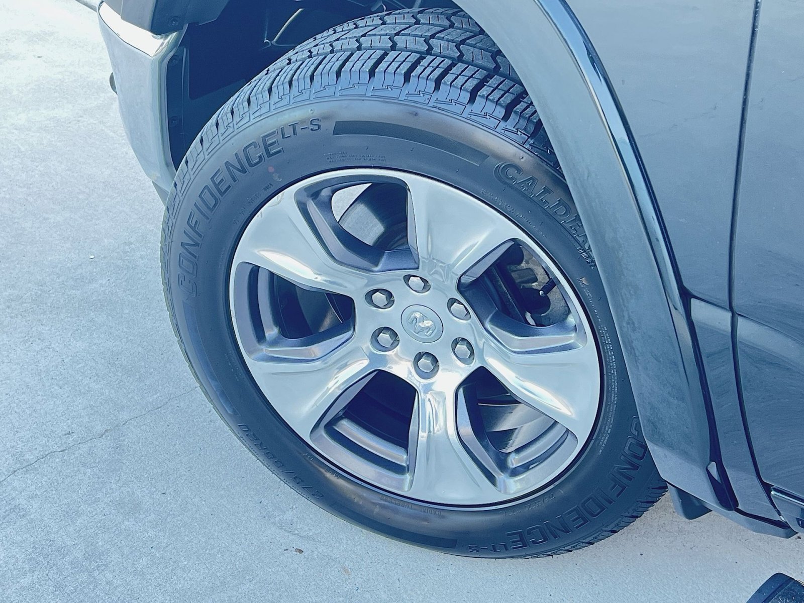 Used 2019 RAM 1500 Laramie image 12