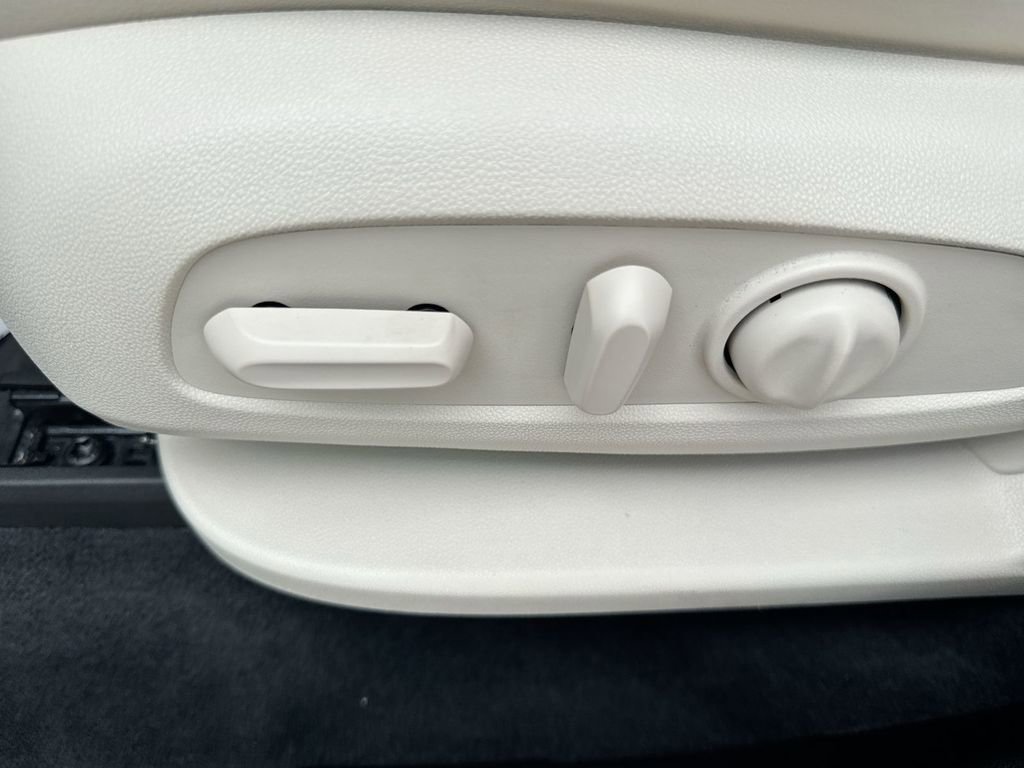 Used 2022 Buick Enclave Essence w/ LPO, Touring Package FWD image 14