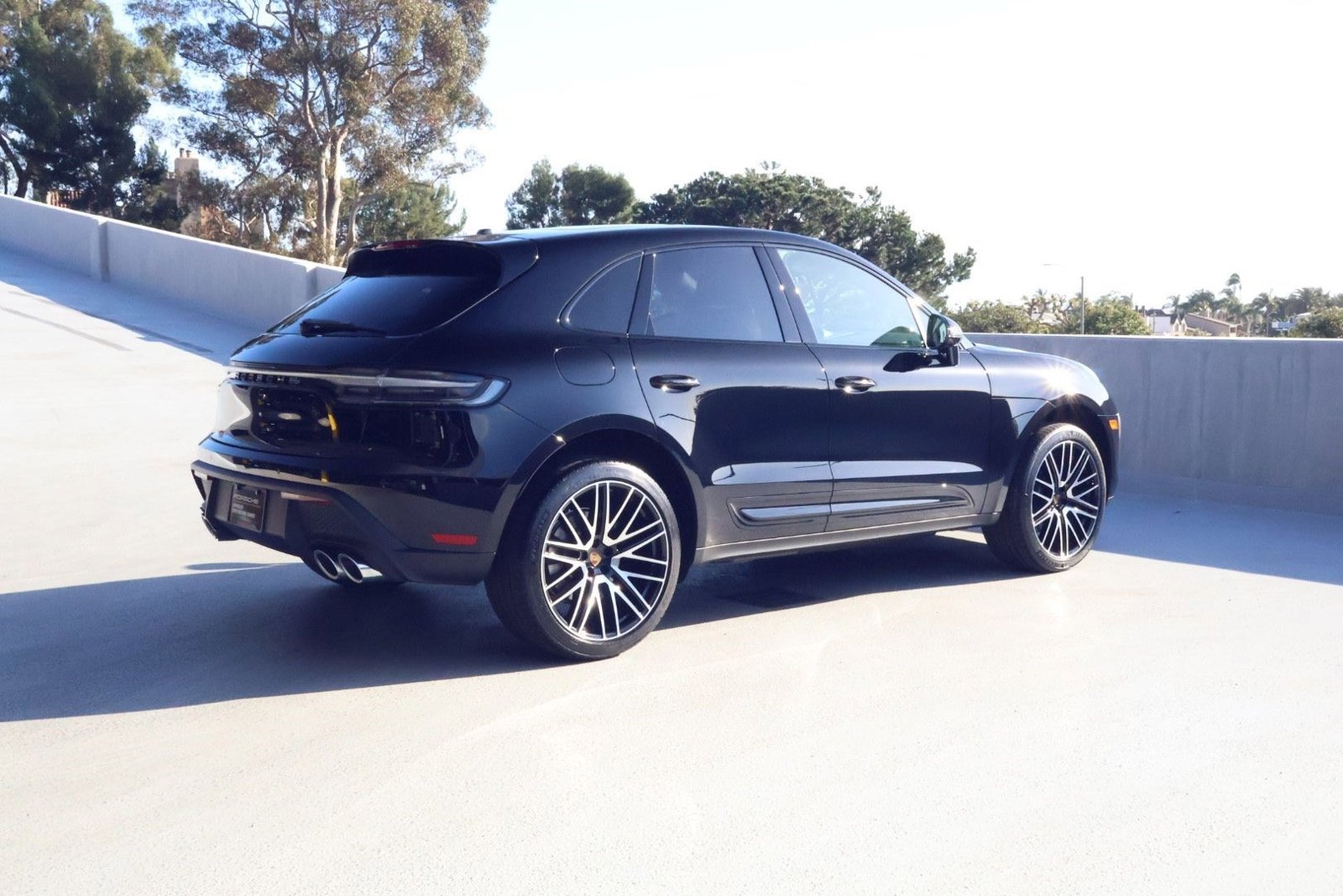 Certified 2025 Porsche Macan image 7