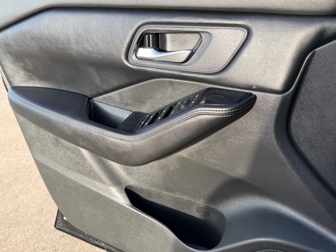 Certified 2024 Nissan Rogue SV FWD image 27