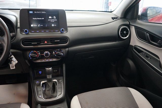 Used 2022 Hyundai Kona SE image 10