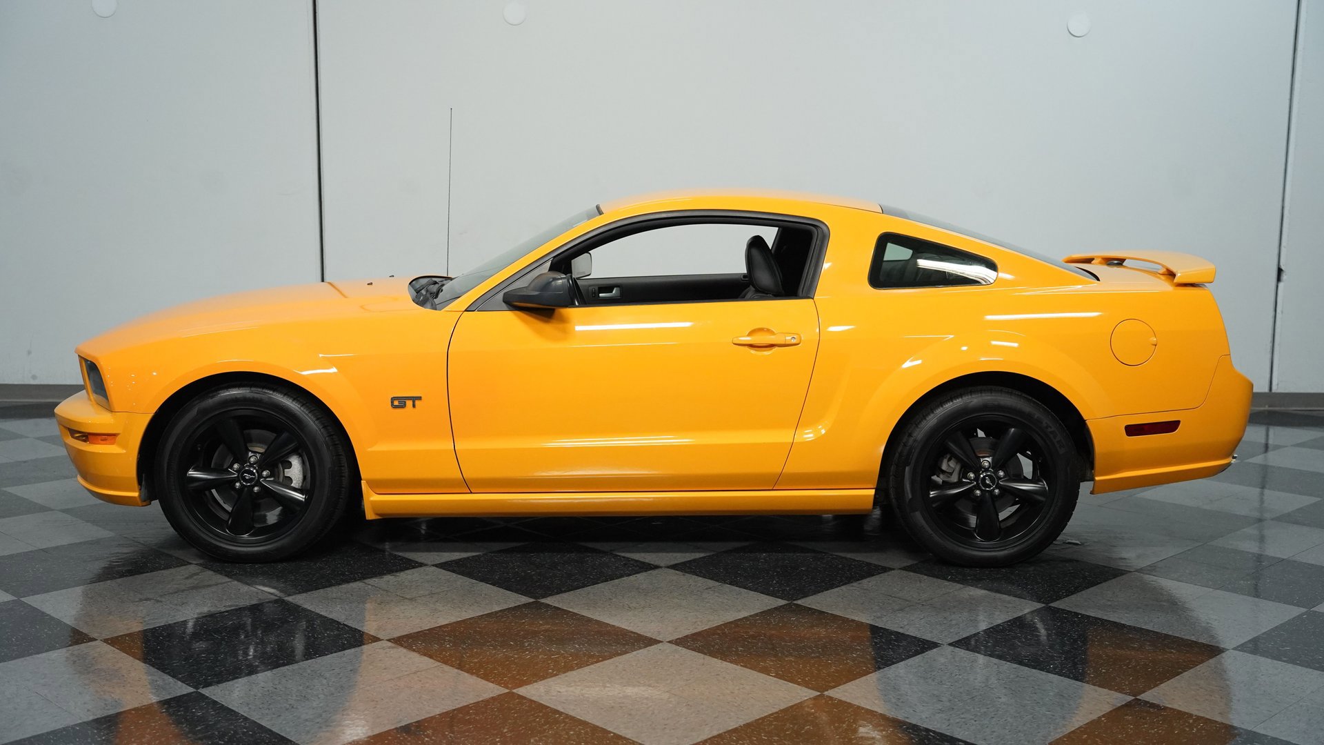 Used 2007 Ford Mustang GT image 2