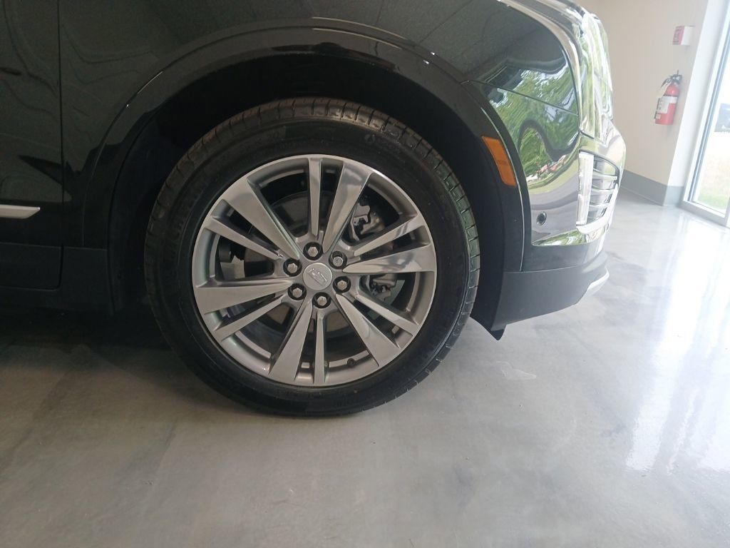 Used 2025 Cadillac XT5 Premium Luxury w/ Technology Package AWD/4WD image 7