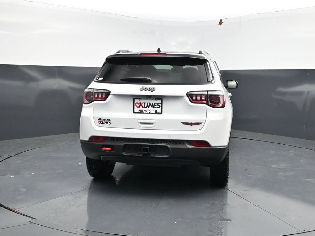 New 2026 Jeep Compass Trailhawk w/ Sun, Sound & Navigation Group AWD/4WD image 8