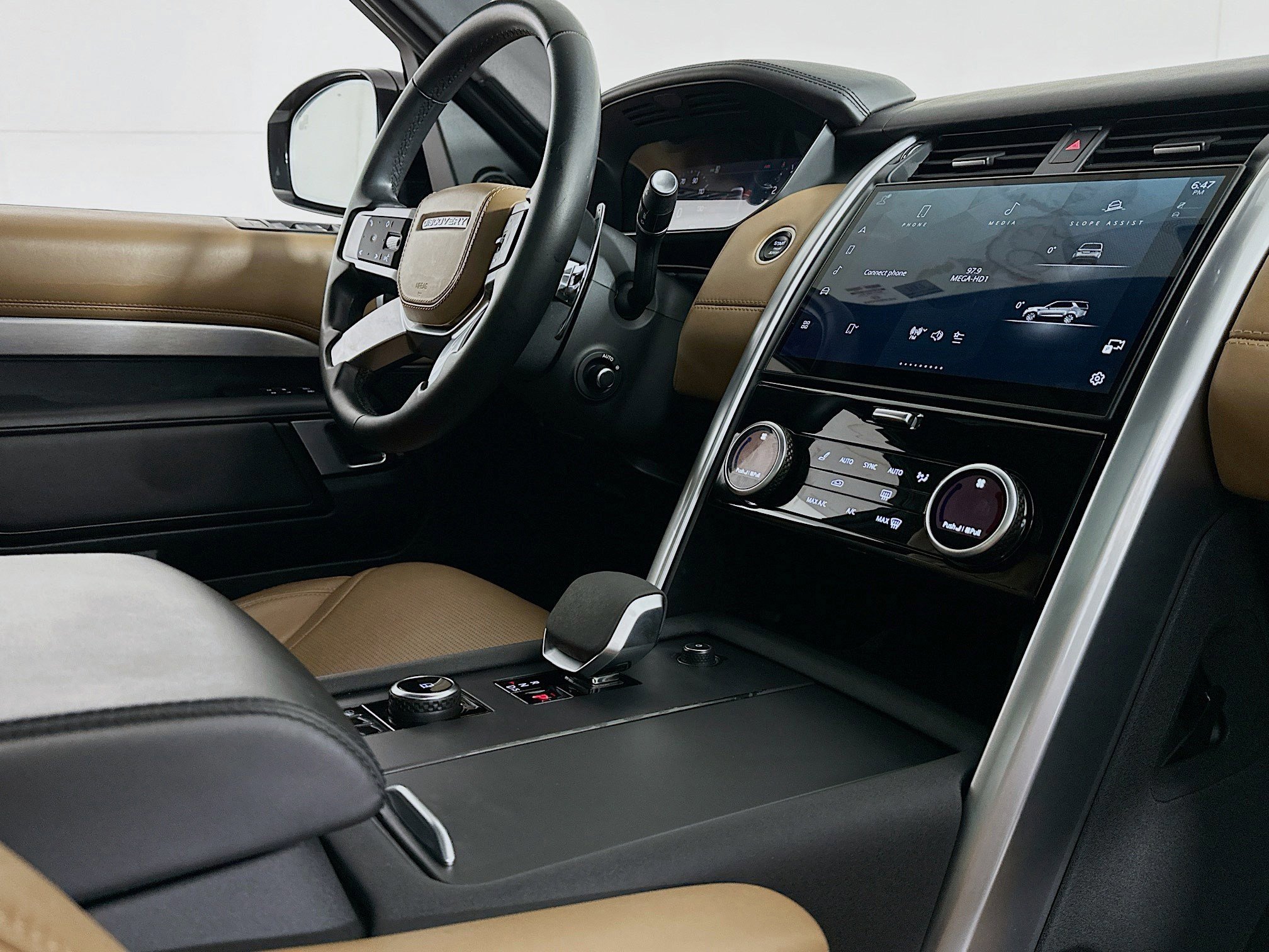 Used 2023 Land Rover Discovery HSE R-Dynamic image 31