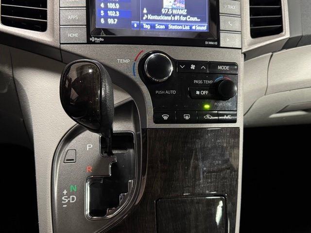 Used 2015 Toyota Venza LE AWD/4WD image 23