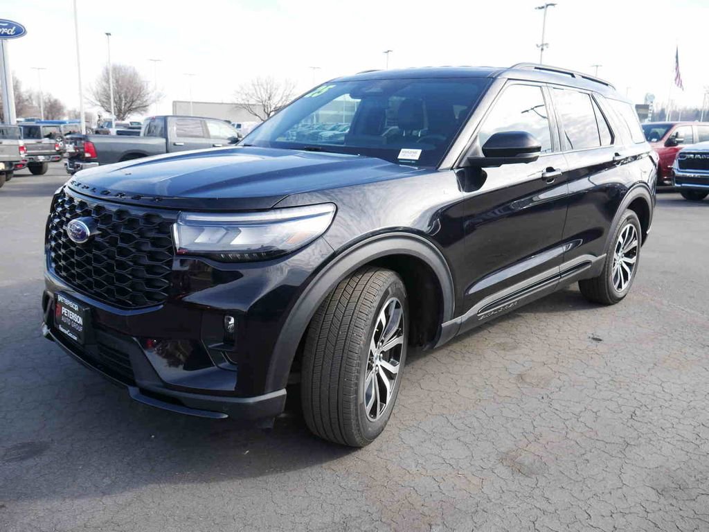 Used 2025 Ford Explorer ST-Line image 3