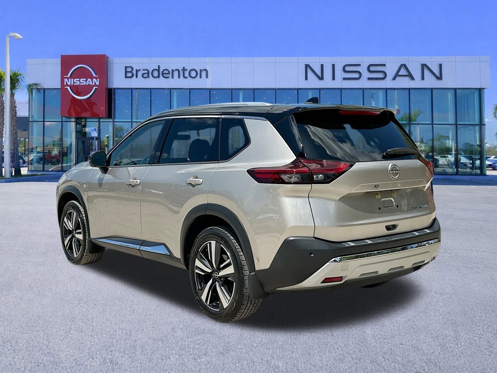 Used 2022 Nissan Rogue Platinum w/ Head-Up Display Package image 7