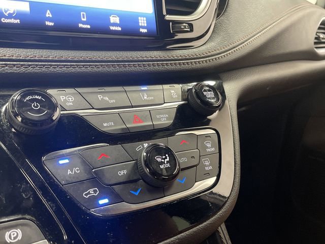 Used 2024 Chrysler Pacifica Pinnacle image 26