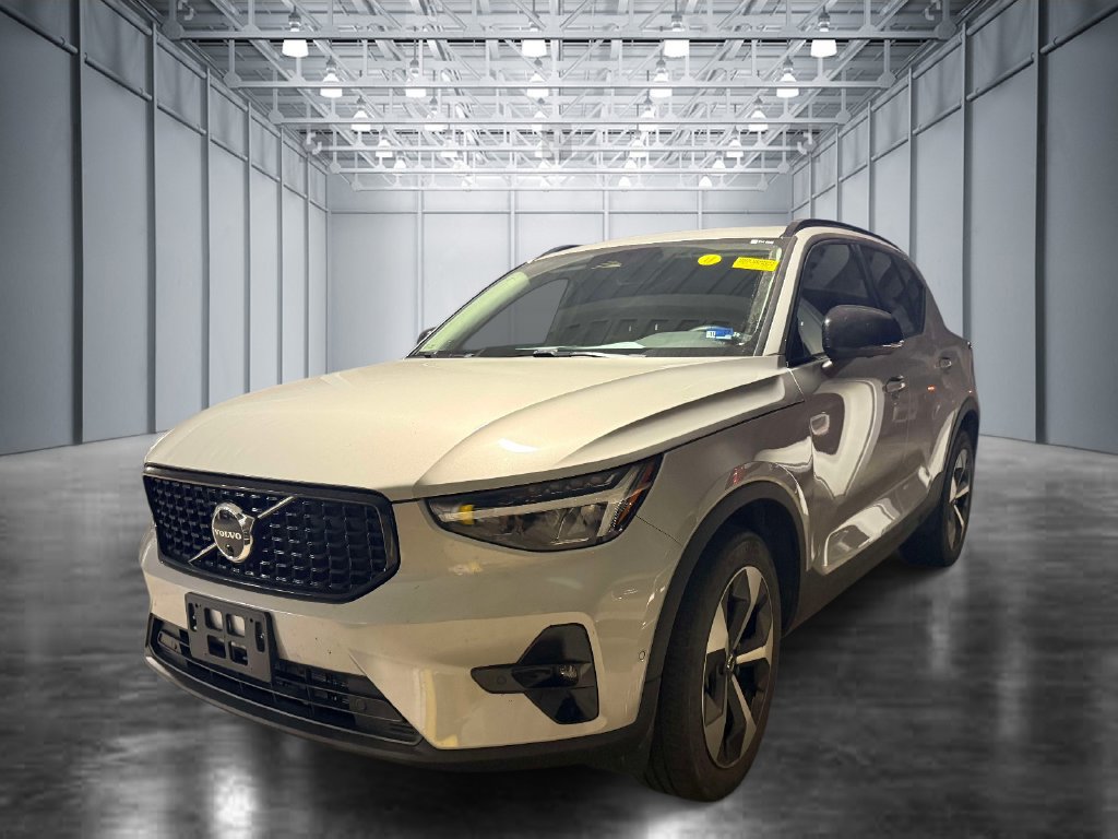 Used 2023 Volvo XC40 B5 Plus w/ Driver Assist Package