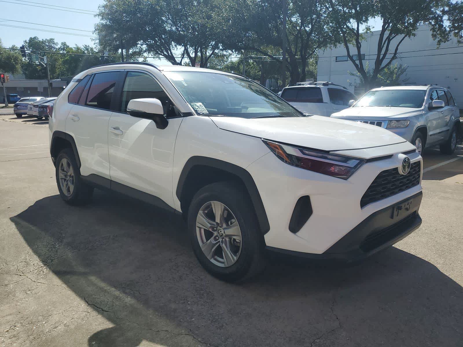 Used 2025 Toyota RAV4 XLE FWD image 9