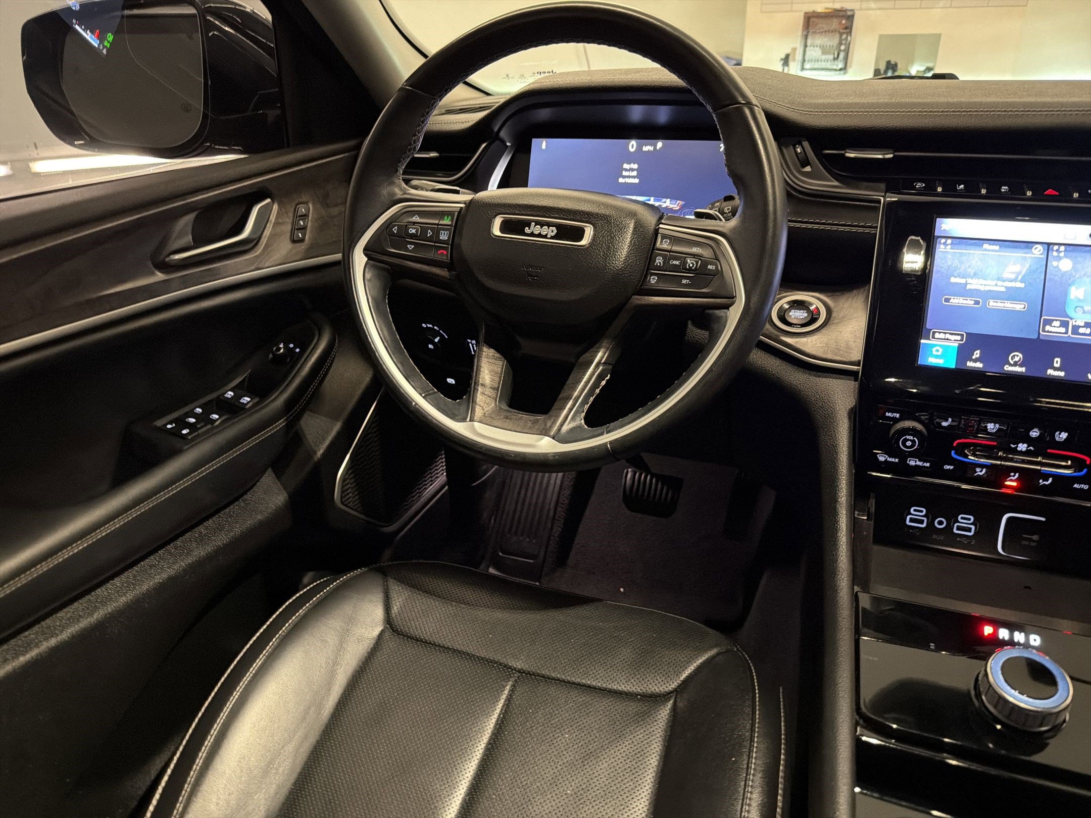 Used 2022 Jeep Grand Cherokee L Limited w/ Luxury Tech Group II RWD image 26