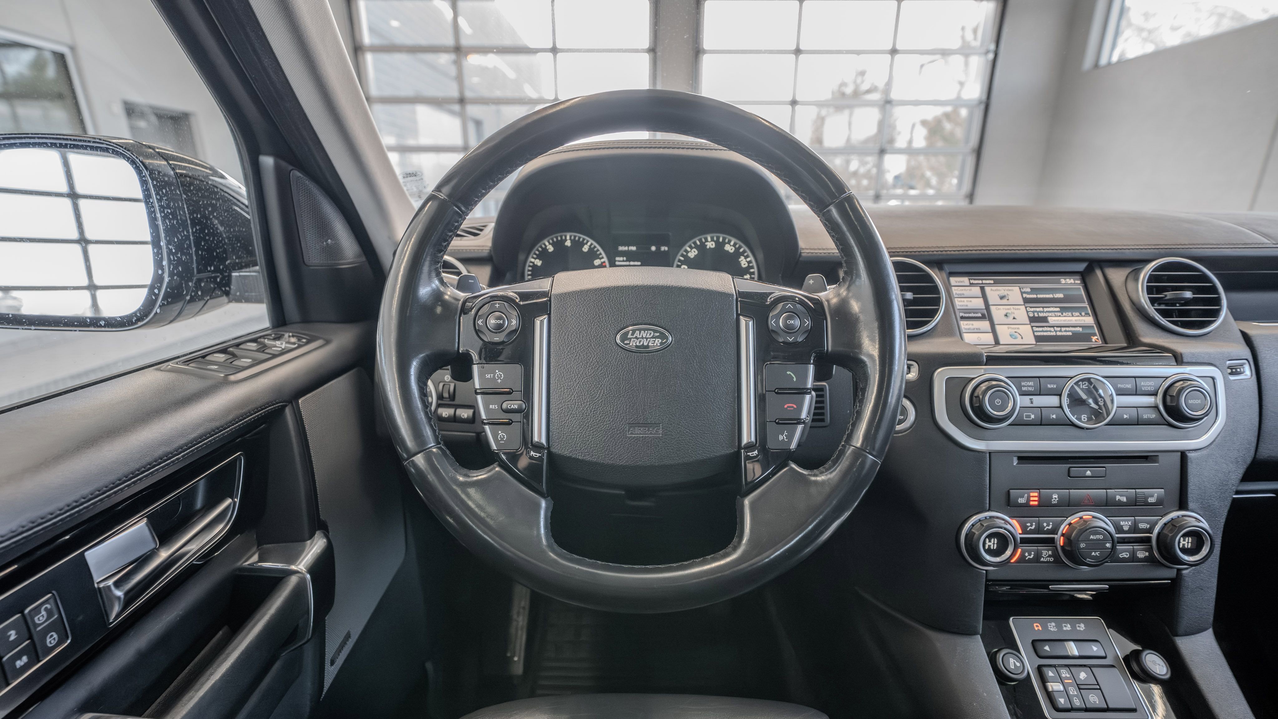 Used 2015 Land Rover LR4 HSE LUX image 9