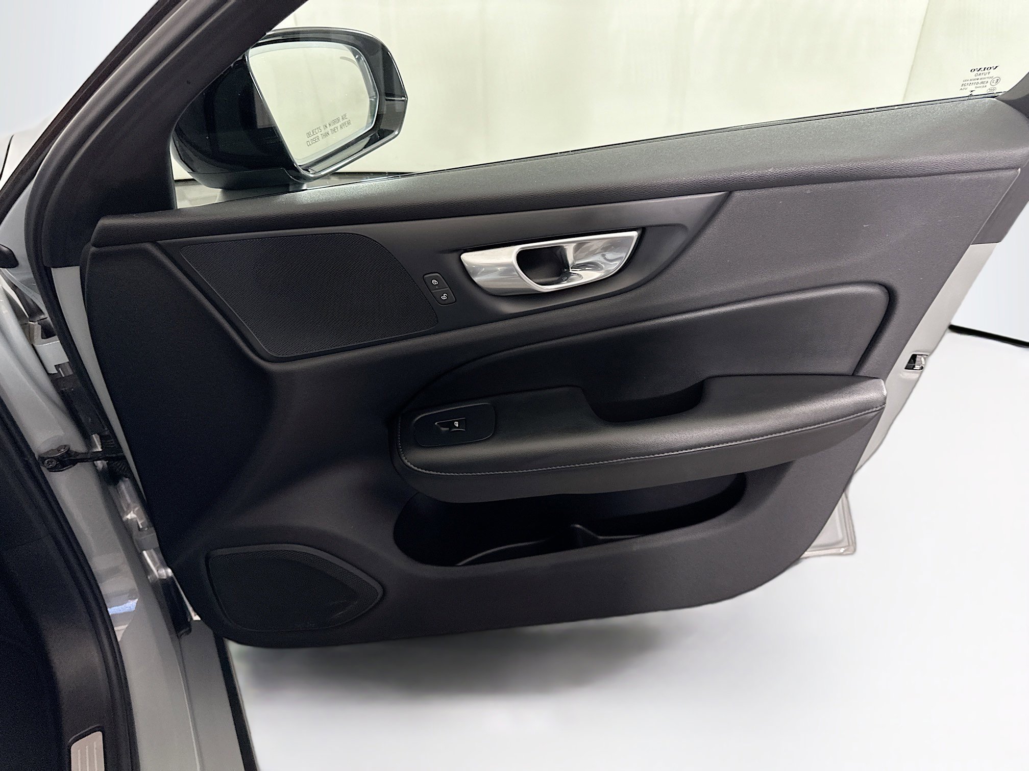 Used 2025 Volvo S60 B5 Plus image 32