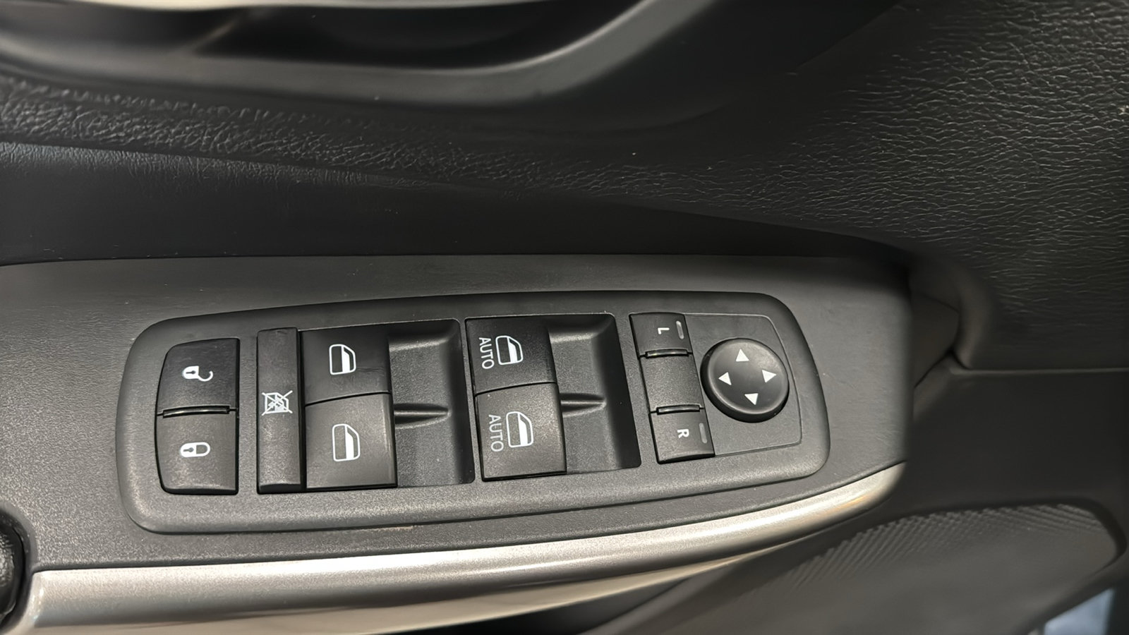 Used 2021 Jeep Cherokee Latitude Lux w/ Sun & Sound Group AWD/4WD image 21