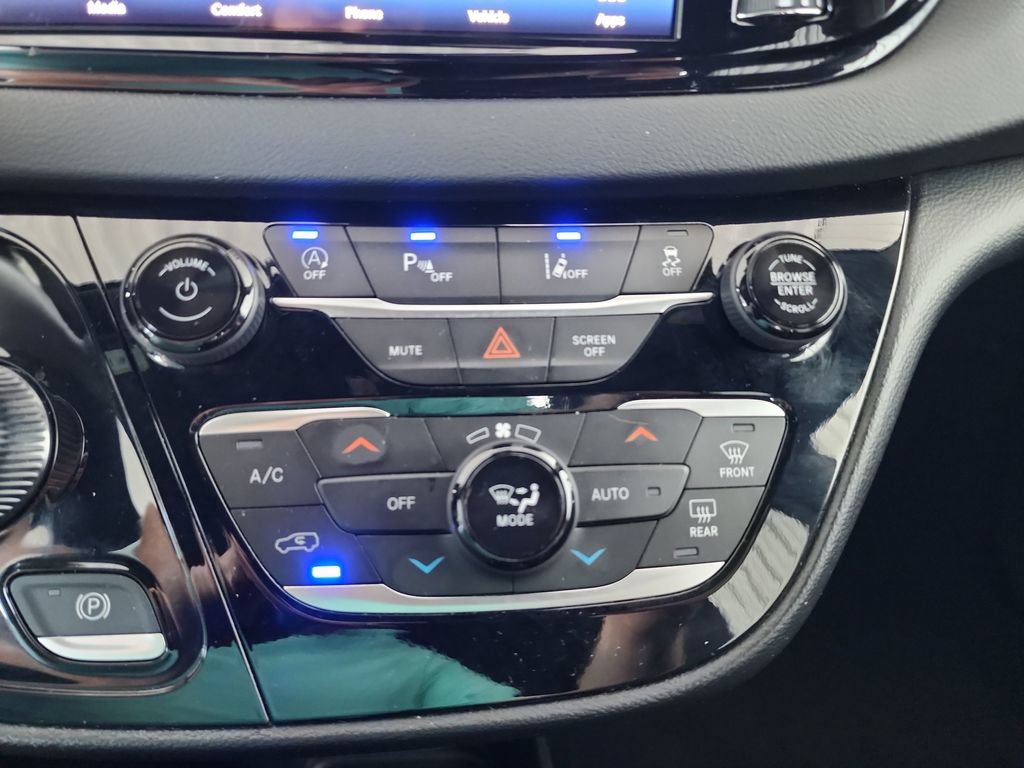 Used 2025 Chrysler Pacifica Select FWD image 28