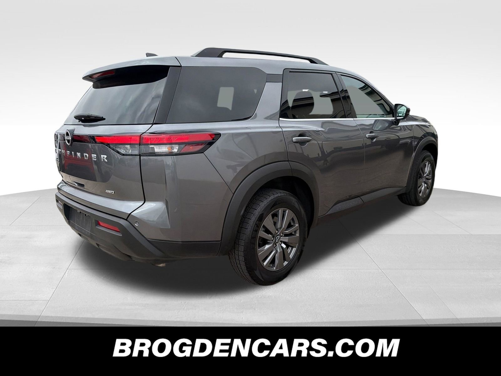 Used 2025 Nissan Pathfinder SV AWD/4WD image 3