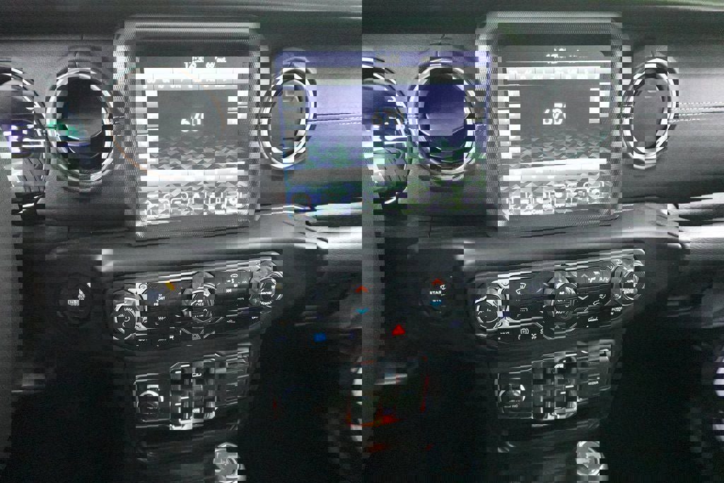 Used 2023 Jeep Wrangler Unlimited Sahara image 17