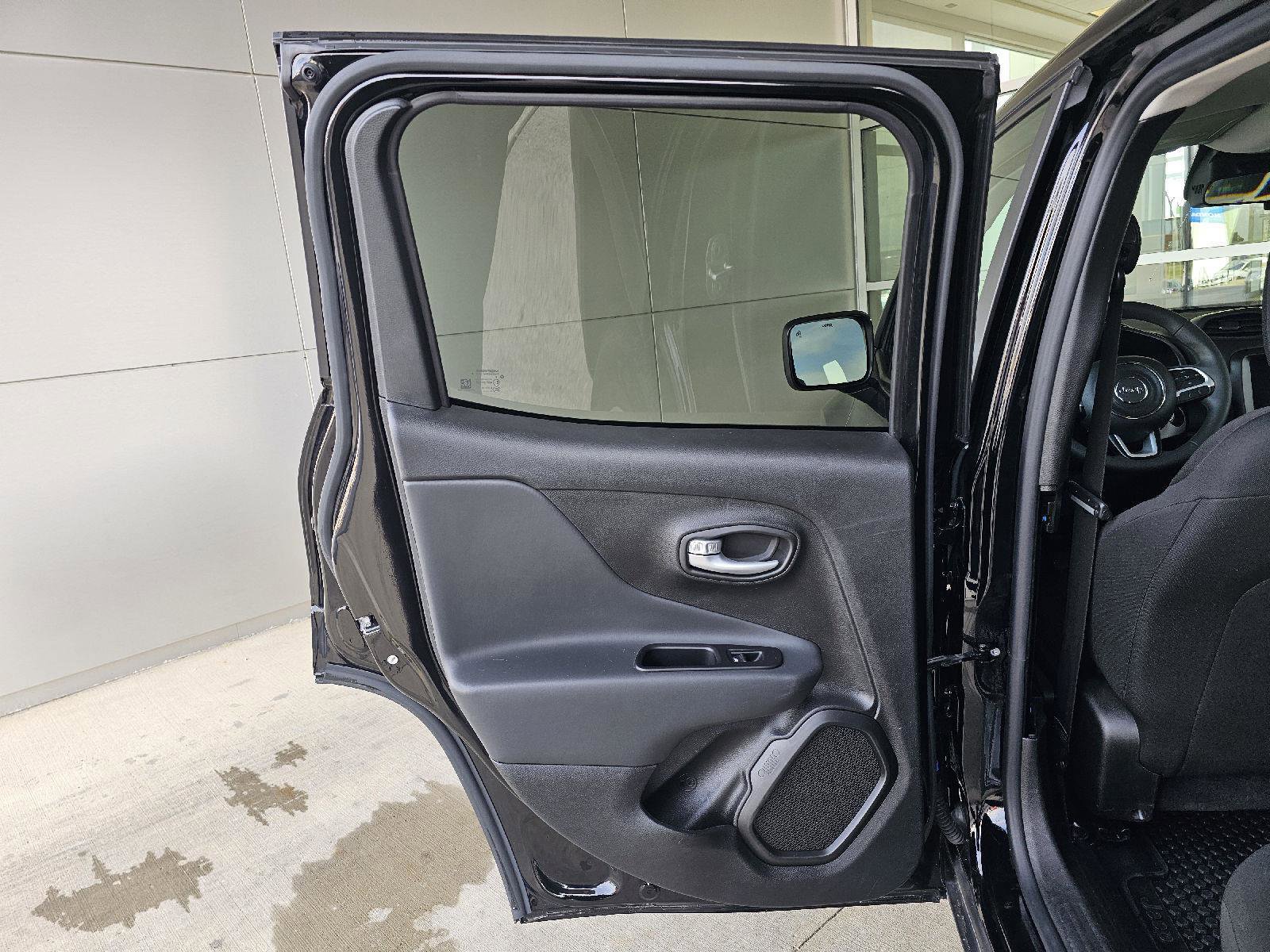 Used 2023 Jeep Renegade Latitude image 16