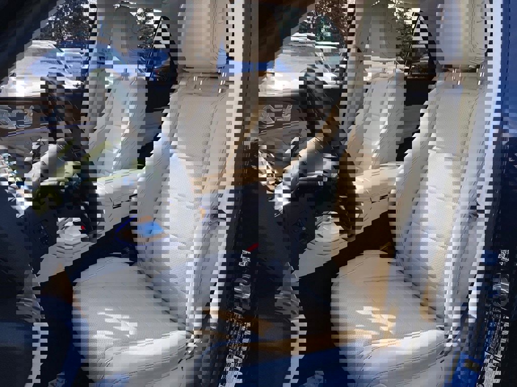 Used 2022 Mercedes-Benz GLE 350 4MATIC w/ Premium Package image 34