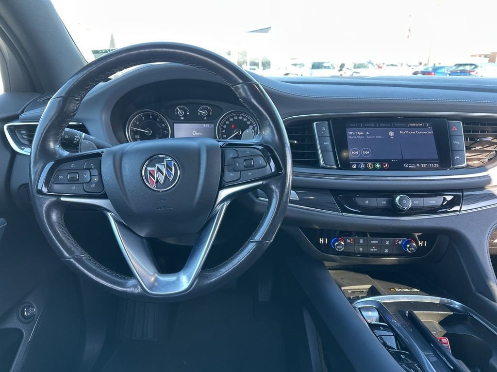 Used 2022 Buick Enclave Essence image 5