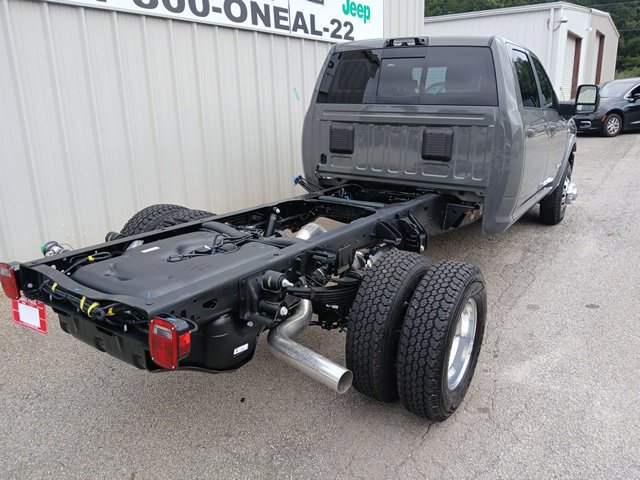 New 2027 RAM 3500 Big Horn w/ Laramie Trim Package AWD/4WD image 3