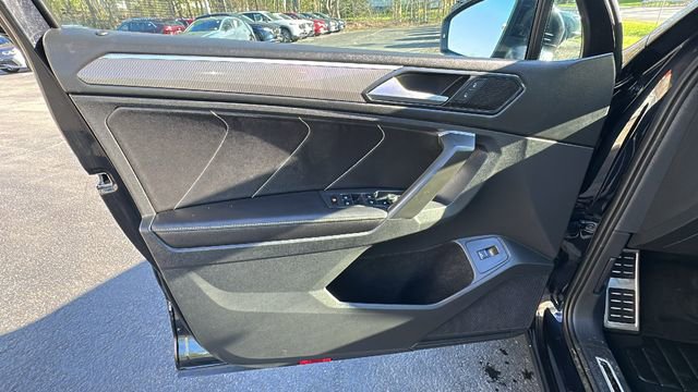 Used 2024 Volkswagen Tiguan SE R-Line image 28