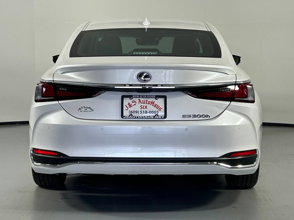 Used 2022 Lexus ES 300h w/ Luxury Package FWD image 7