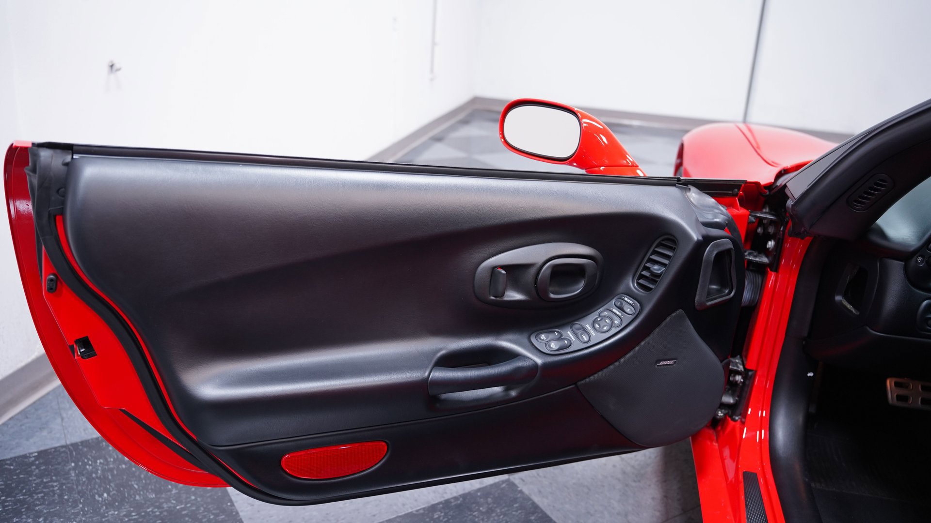 Used 2000 Chevrolet Corvette Coupe w/ Memory Pkg image 32