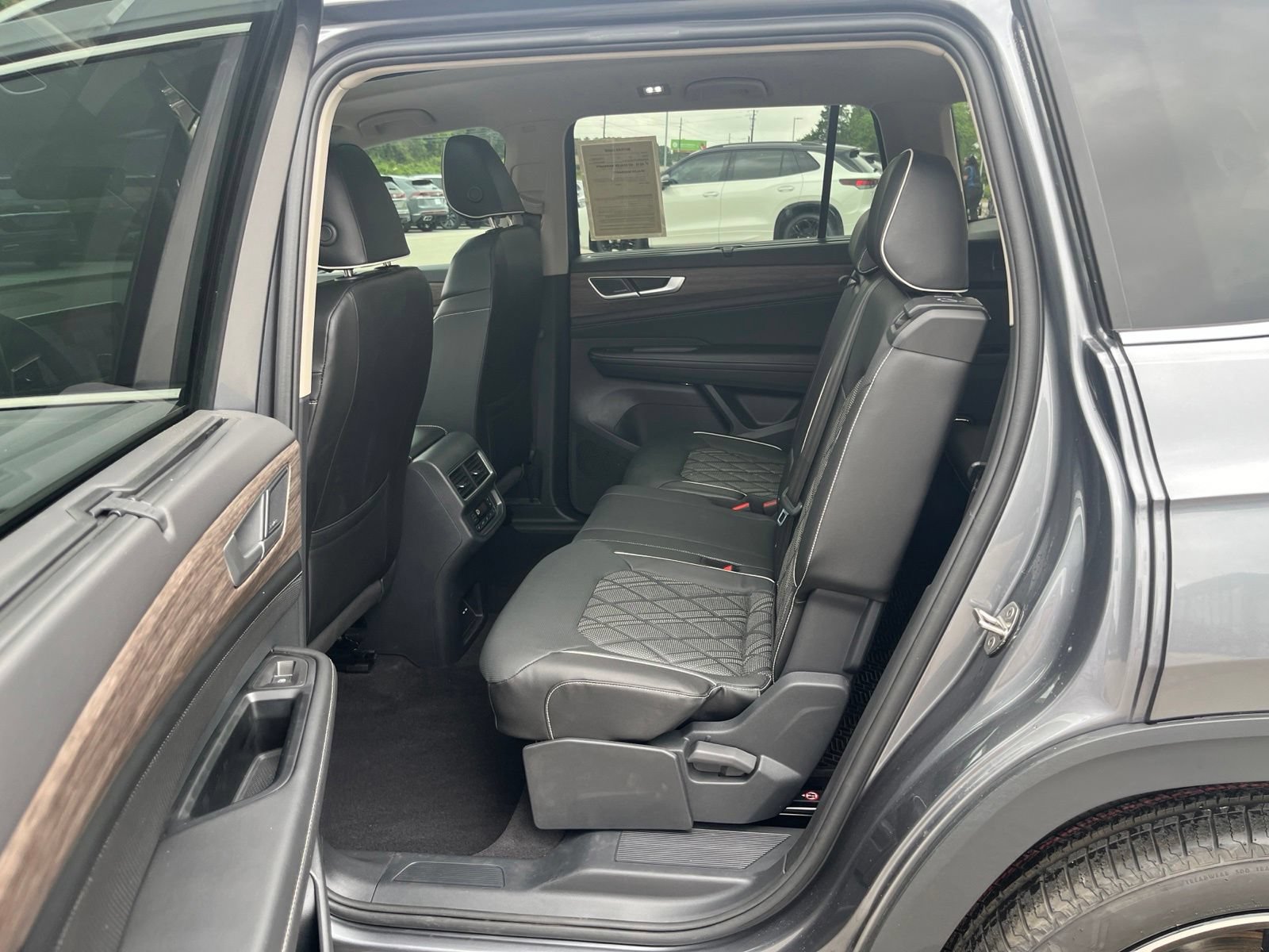 Certified 2024 Volkswagen Atlas SEL Premium R-Line AWD/4WD image 34