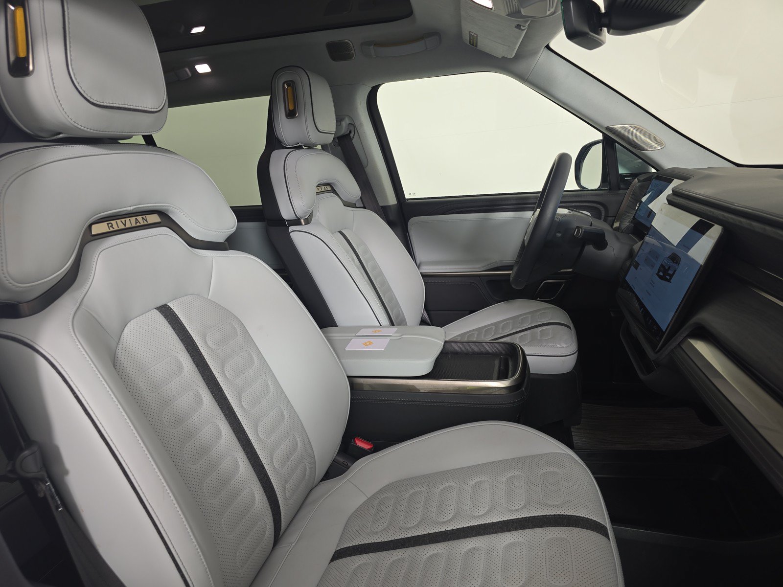 Used 2024 Rivian R1S Adventure AWD/4WD image 24