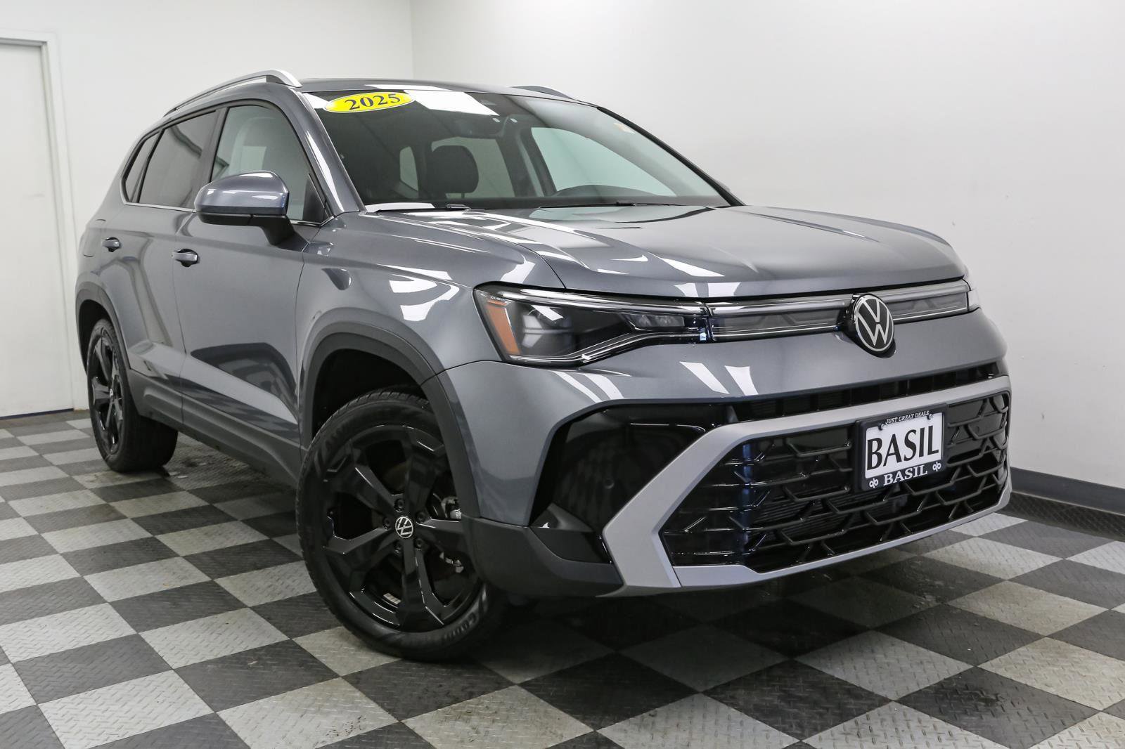 Used 2025 Volkswagen Taos SEL w/ Black Wheel Plus Package video 2