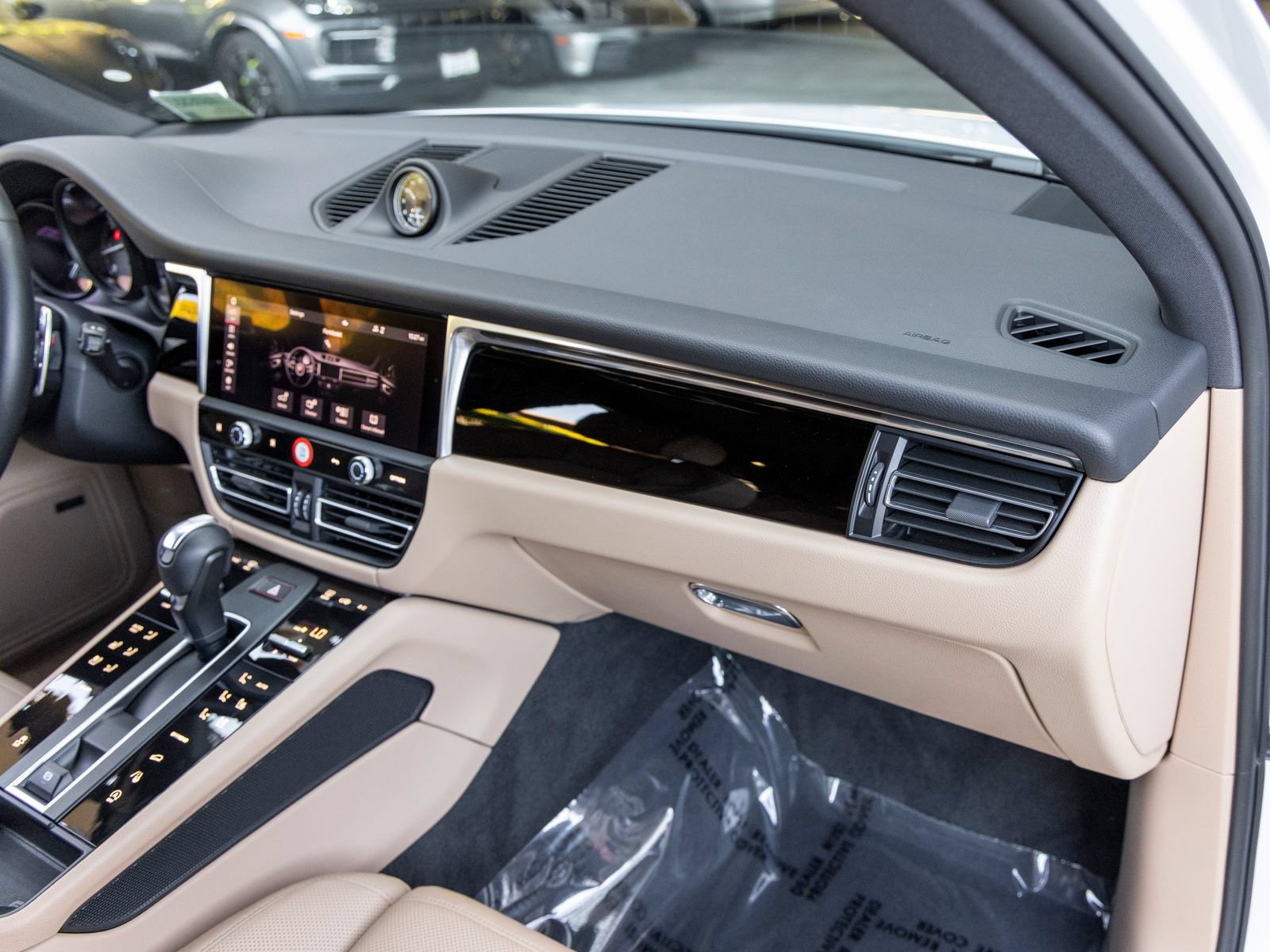 Certified 2026 Porsche Macan AWD/4WD image 65