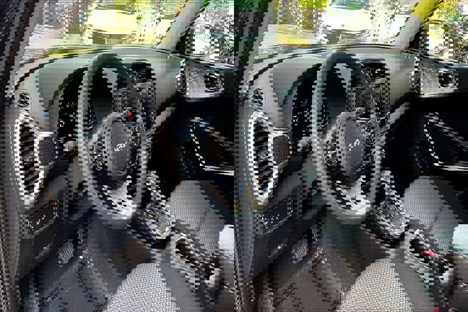 Used 2023 Kia Soul LX image 17