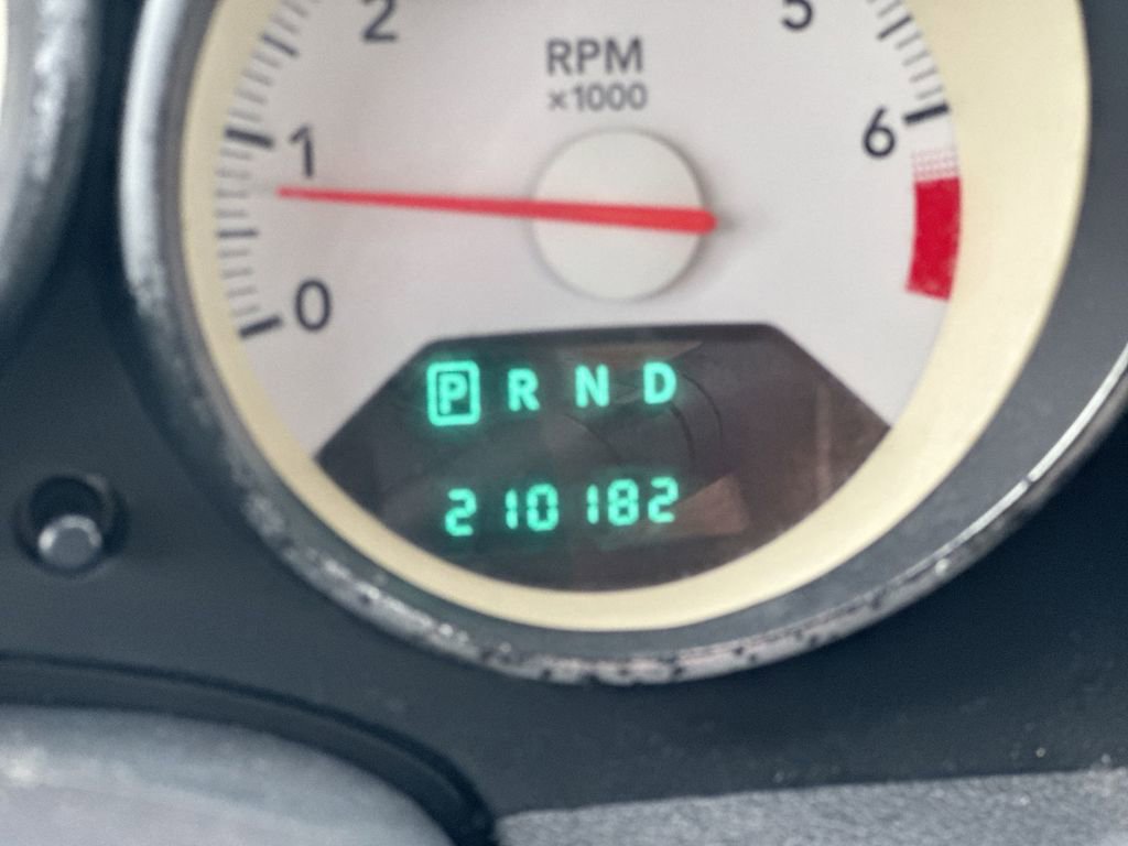 Used 2009 Dodge Caliber SXT image 13