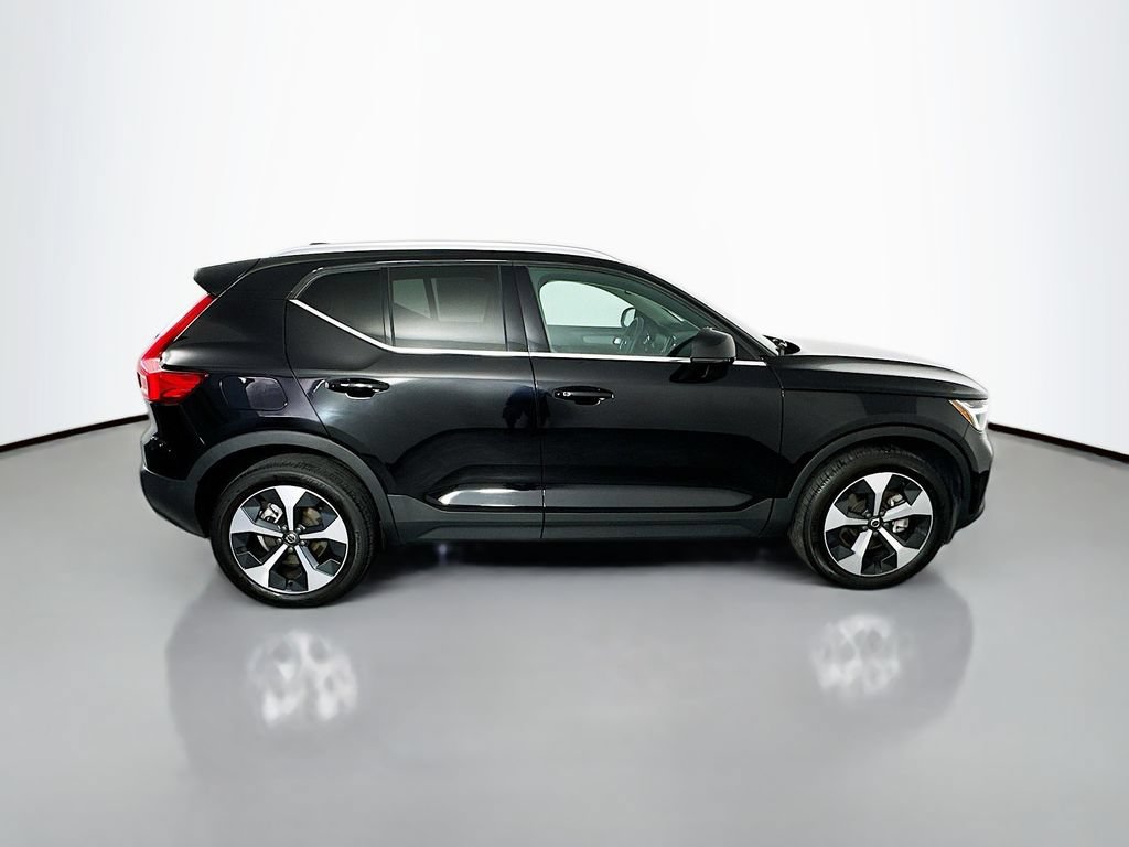 Used 2024 Volvo XC40 B5 Plus AWD/4WD image 8