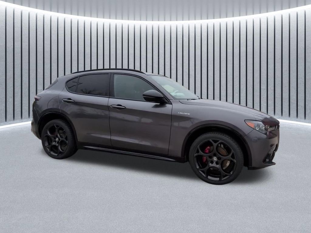 Used 2024 Alfa Romeo Stelvio Veloce AWD/4WD image 4