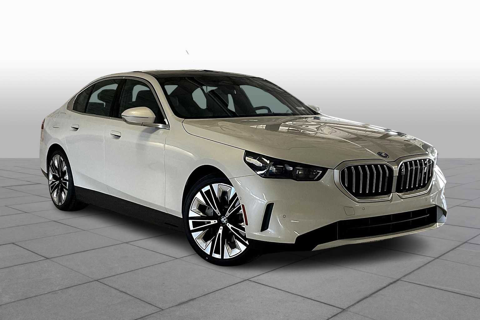 Used 2026 BMW i5 eDrive40 w/ Premium Package RWD image 2