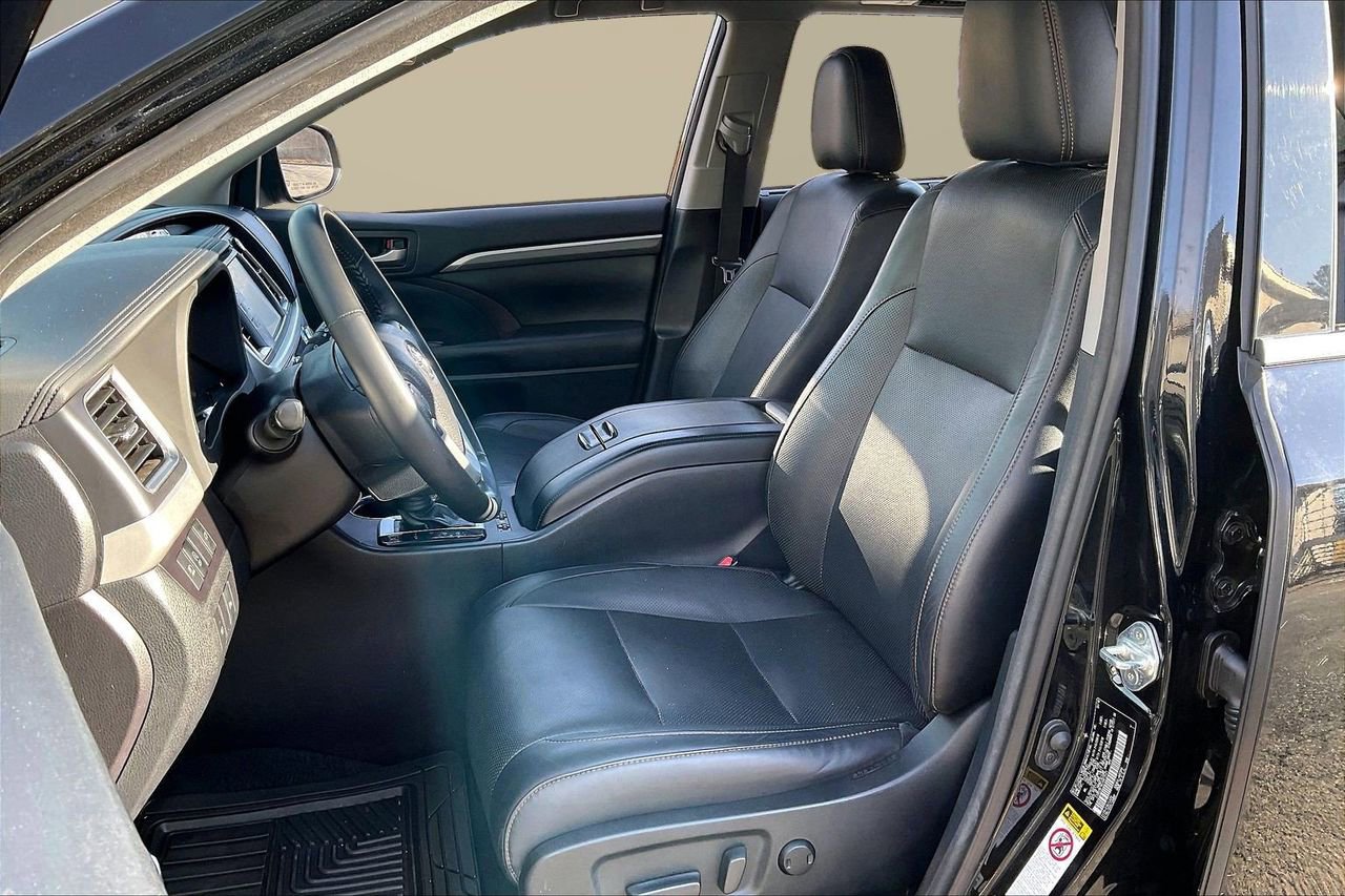 Used 2018 Toyota Highlander Limited image 23