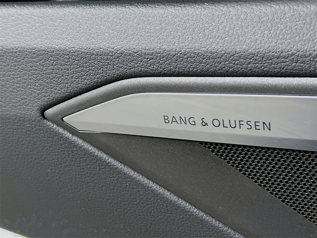 Used 2024 Audi Q8 e-tron Prestige image 21