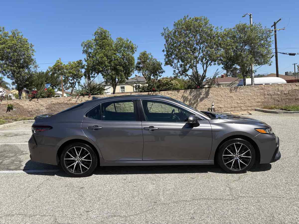Used 2024 Toyota Camry SE image 40